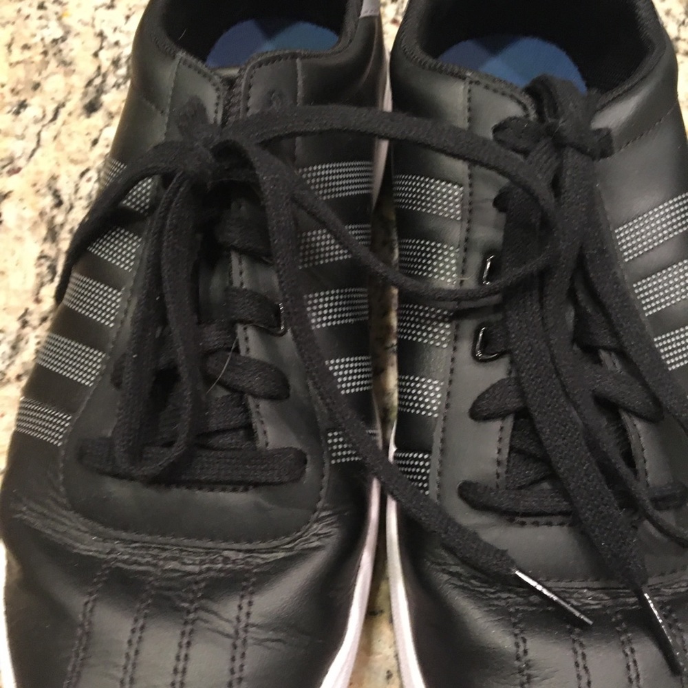 Men’s tennis shoes